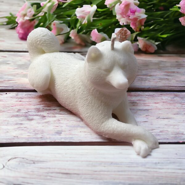 Fekvő Akita- kézzel készült szójagyertya 12x4,5x7cm